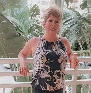 Meet your Posher, Lorie